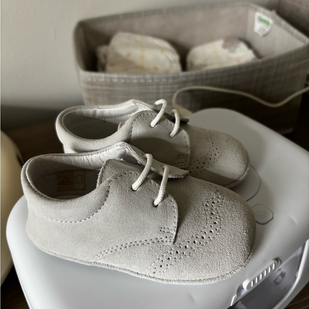 Elegant Cream Kids Dress Shoes - Picture 2 of 4